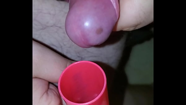 Mexendo no grelinho até sair leite depois toman...