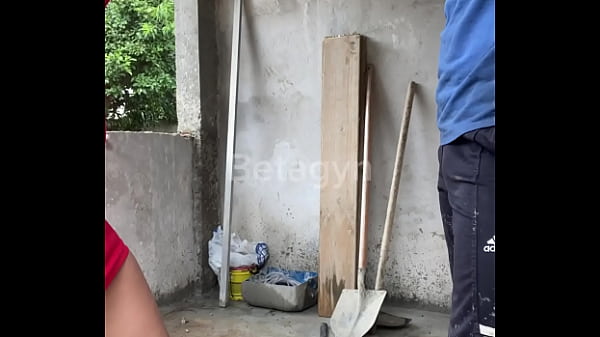 BRICKLAYER FUCKING MARRIED WOMAN ON CONSTRUCTION SITE