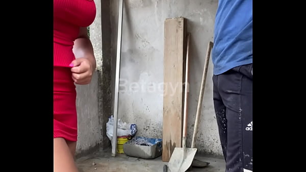 BRICKLAYER FUCKING MARRIED WOMAN ON CONSTRUCTION SITE