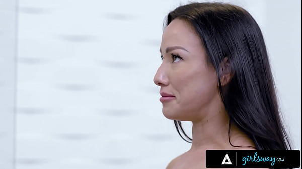 Horny girl eats a milf's pussy