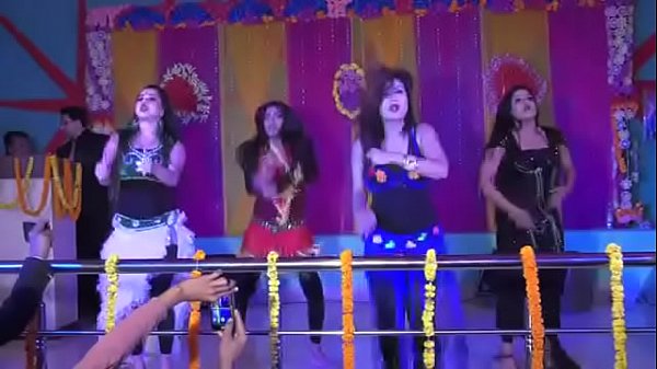 Daaru Badnaam Kar Di but a tremendous stage show