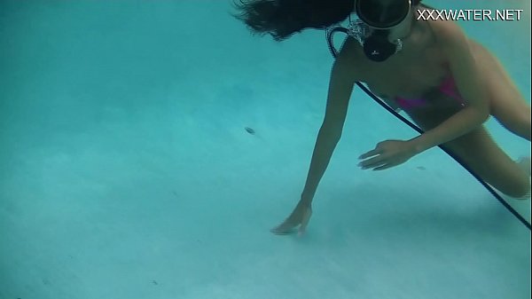Hungarian babe Nora Shmandora gets orgasms in the pool