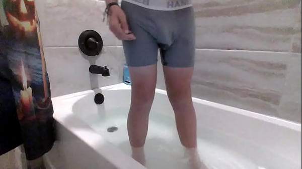 Me Pisser Pendant Que Je Suis Dur