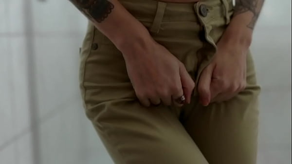 thumb piss pants