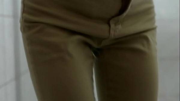 thumb piss pants