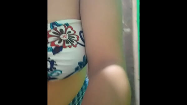 Estudiante Cachonda Se Desnuda Y Abre Sus Piernas Para La C�mara