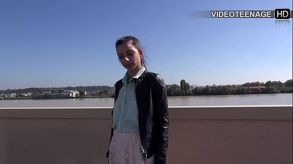 lovely 19 years Justine does her first anal porn casting