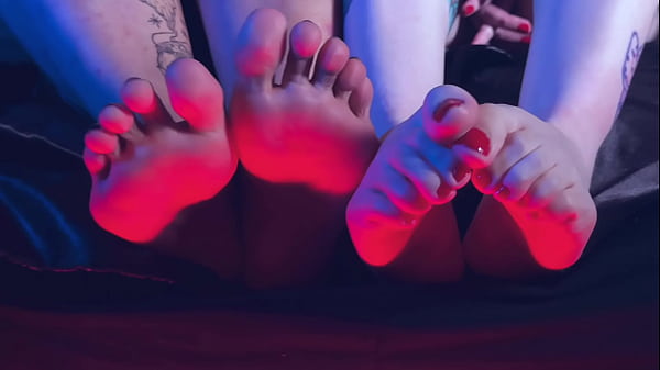 Playful Rotten Venus Tickles Perfect Feet Of Bo...