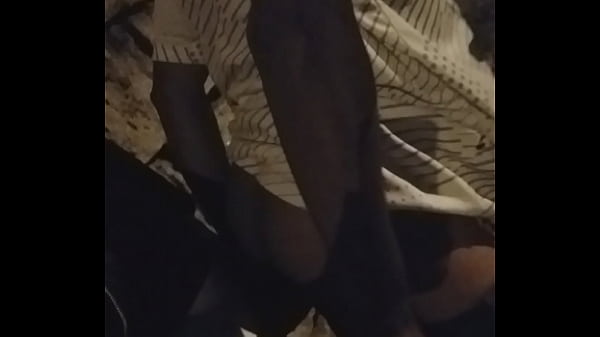 Paloma Mange Des Clients Sur La Rua Da Neca