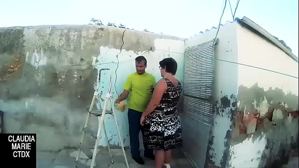 Dos perros follando contra la esquina