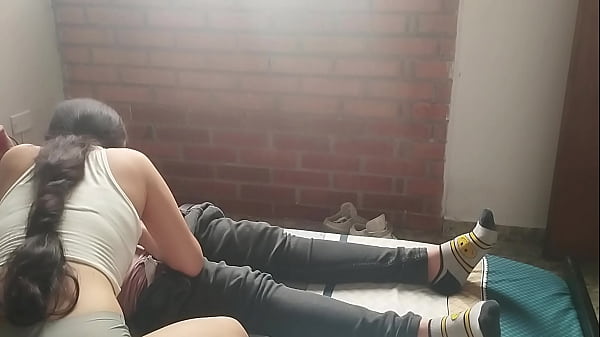 Download Video - jovencita cachonda me masturba y me saca la leche con su boca