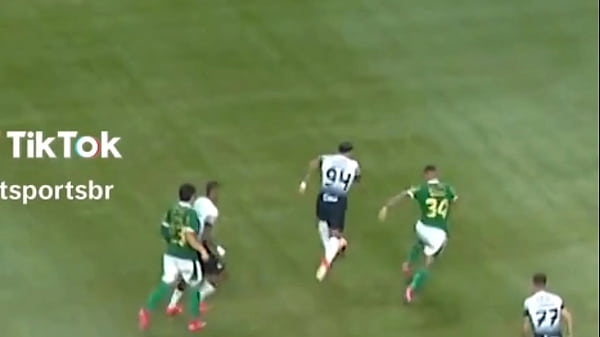 Corinthians fans make Palmeiras fans suckle