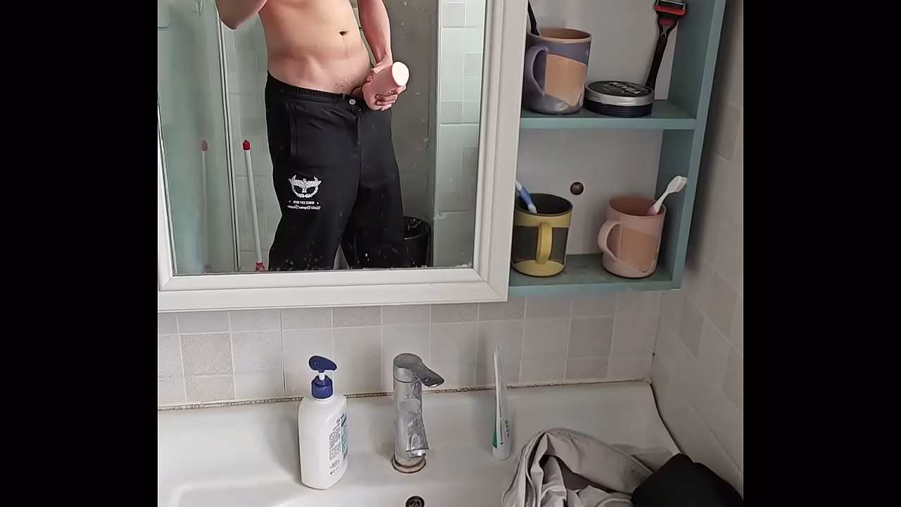 露脸操飞机杯射精