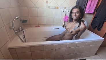 Desi whore giving herself a slutty bubble bath.