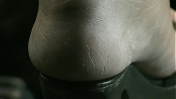 穿骡子的脚特写