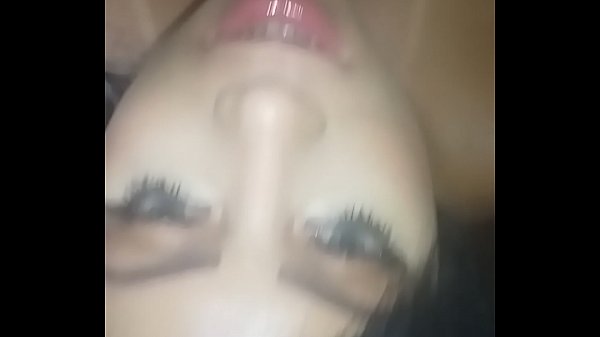 Download Video - Pamela Ferrary fazendo o que mais gosta " mamando e ganhando leitinho"