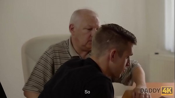 4K. finds a right moment to seduce young lovely girl