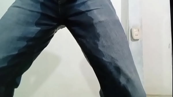 Pantalones orinados y doble orgasmo