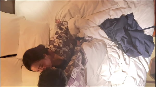 Sneak a peek of a tipsy couple's sex at a Ryokan. Cum continuously.