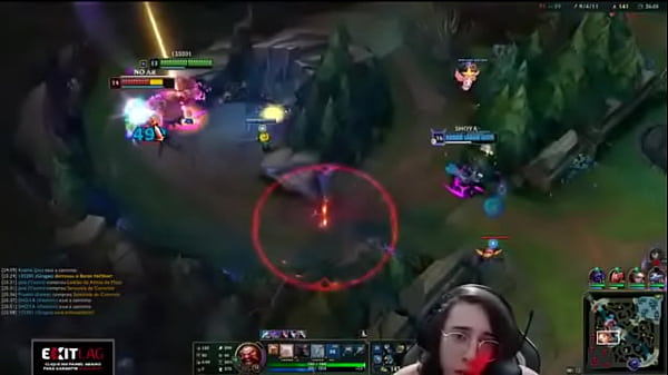 Fille Lui Donnant Un Gémissement Après Un Délicieux Oreiller