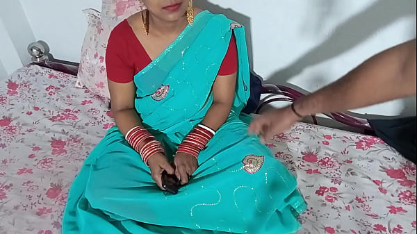 Bengali sister-in-law forgave the rent of the house by kissing the landlord Indian Bengali XXX in clear Hindi voice