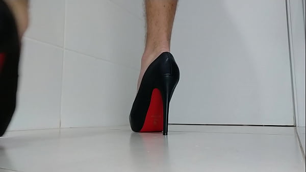 Download Video - Socando consolo grosso no cuzinho e usando Peep toe&comma; me sinto t&atilde;o putinha&excl;&excl;&excl;