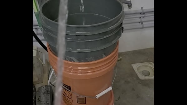 Download Video - Messy pissing