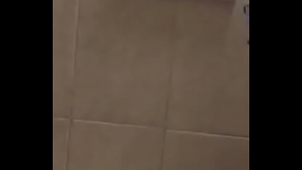 Moreno Dotado Acariciando Membro