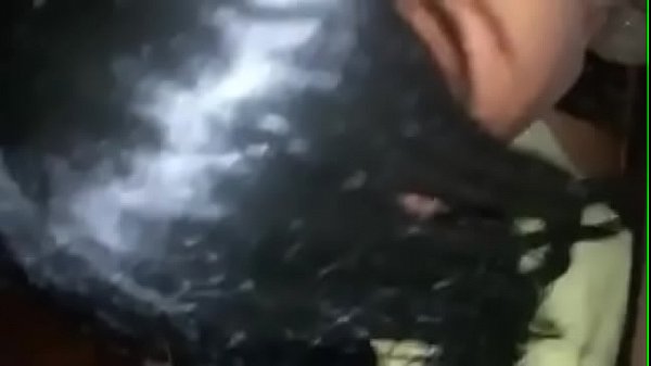 Download Video - Negra chupadora botando o pau inteiro na gulea