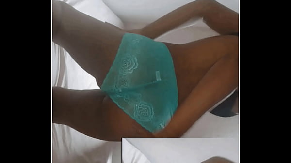 novinha rebolando o bumbum