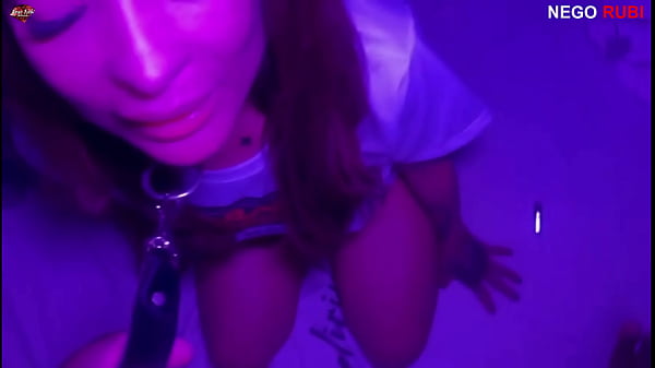 Fiz a Belinha de putinha com a coleira no pesco&ccedil;o - Safada milf aguentando 24cm dentro dela