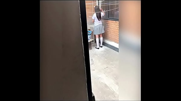 Se COGE a su VECINA Colegiala Después de LAVAR ...