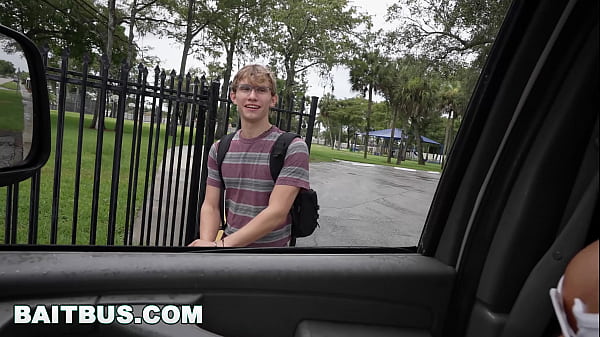 Download Video - BAITBUS - Darron Bluu Goes Gay For Pay With Nerdy Twink Archie Bakk