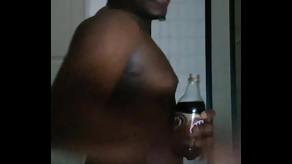 Who wants some caffeine free rootbeer soda beverage with rootbeer flavored anus for free 4