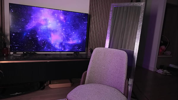 She put an anal plug in her tight ass