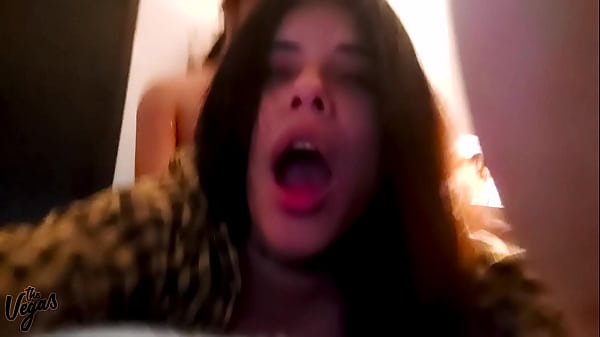 The Vegas Studio - Mi mejor amiga perdio una apuesta contra mi y me tuvo que pagar con cuca y dejarse grabar!
