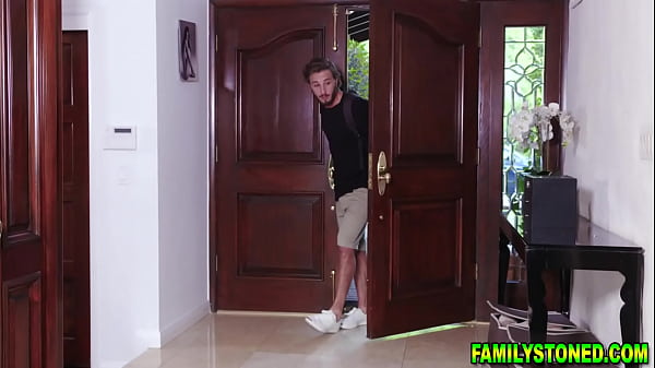 Vanna Bardot teaches her stepbro how to please a woman