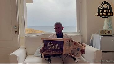 A muscular businessman jerks off in his beachfront villa 84 sec