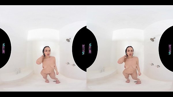 VRALLURE Beautiful Jade Baker masturbates in the bath