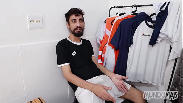 Download Video - Comi meu parceiro do futebol no vestiario&excl;