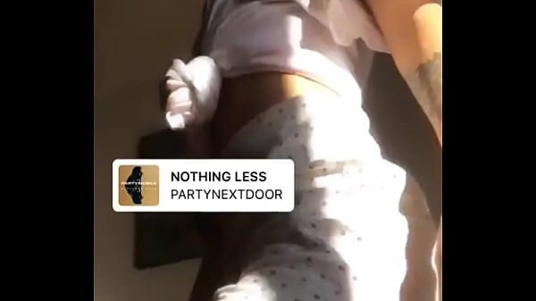 Taichu Moviendo Las NALGAS