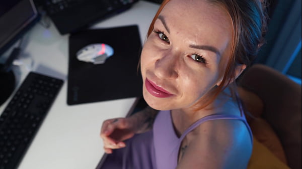 Gamer girl stops playing to feast on dick