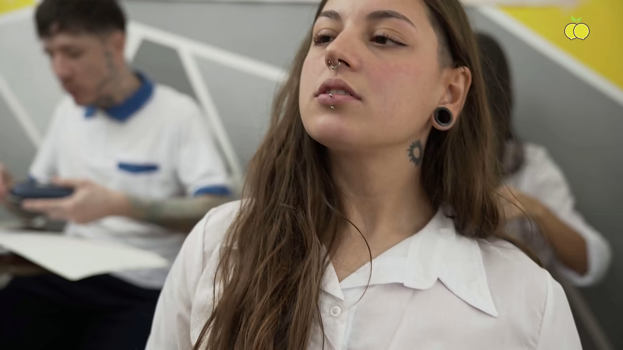 Instituto Limón Capítulo 2: Los profesores dejan a una alumna fuera de clase por su comportamiento y la follan con .
