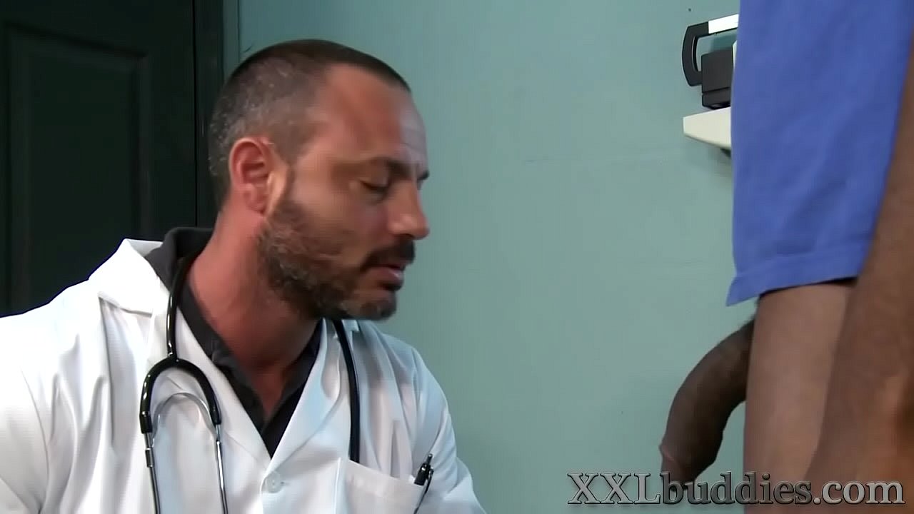 Doctor maduro chupa y cabalga una gran polla negra
                    cumshot hardcore interracial blowjob uniform bigcock bigcocks bigdick doctor gay hd gays bbc corey woods joey doves muchos negros