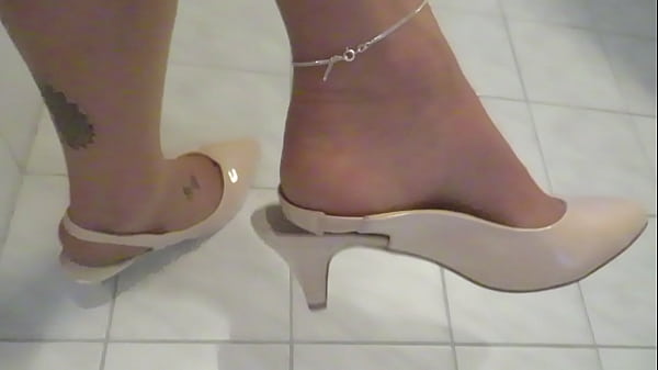 Escarpins À Bride Vernis Beige Castaluna Nylons Et Tatouages, Jeu De Chaussures Par Isabelle-Sandrine