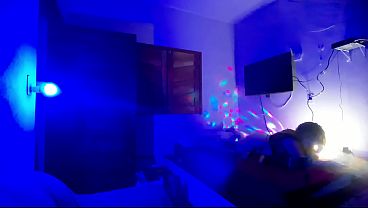 um sorriso provocante, cheia de confiança