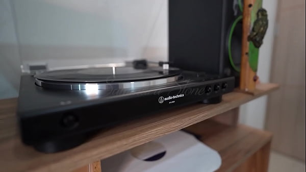 Do you want to come in and enter my room, so I can show you my favorite music vinyls?