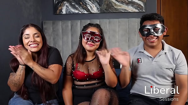 el jardinero no quiso hacer bien su trabjo y le di unos ricos sentones! estaba muy humeda con crema