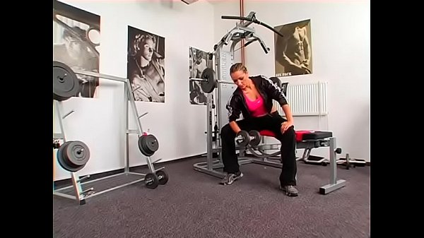 Sultry babe with nice tits gets her snatch fucked with dildo