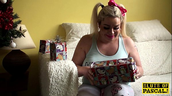 British plumper squirting for santa